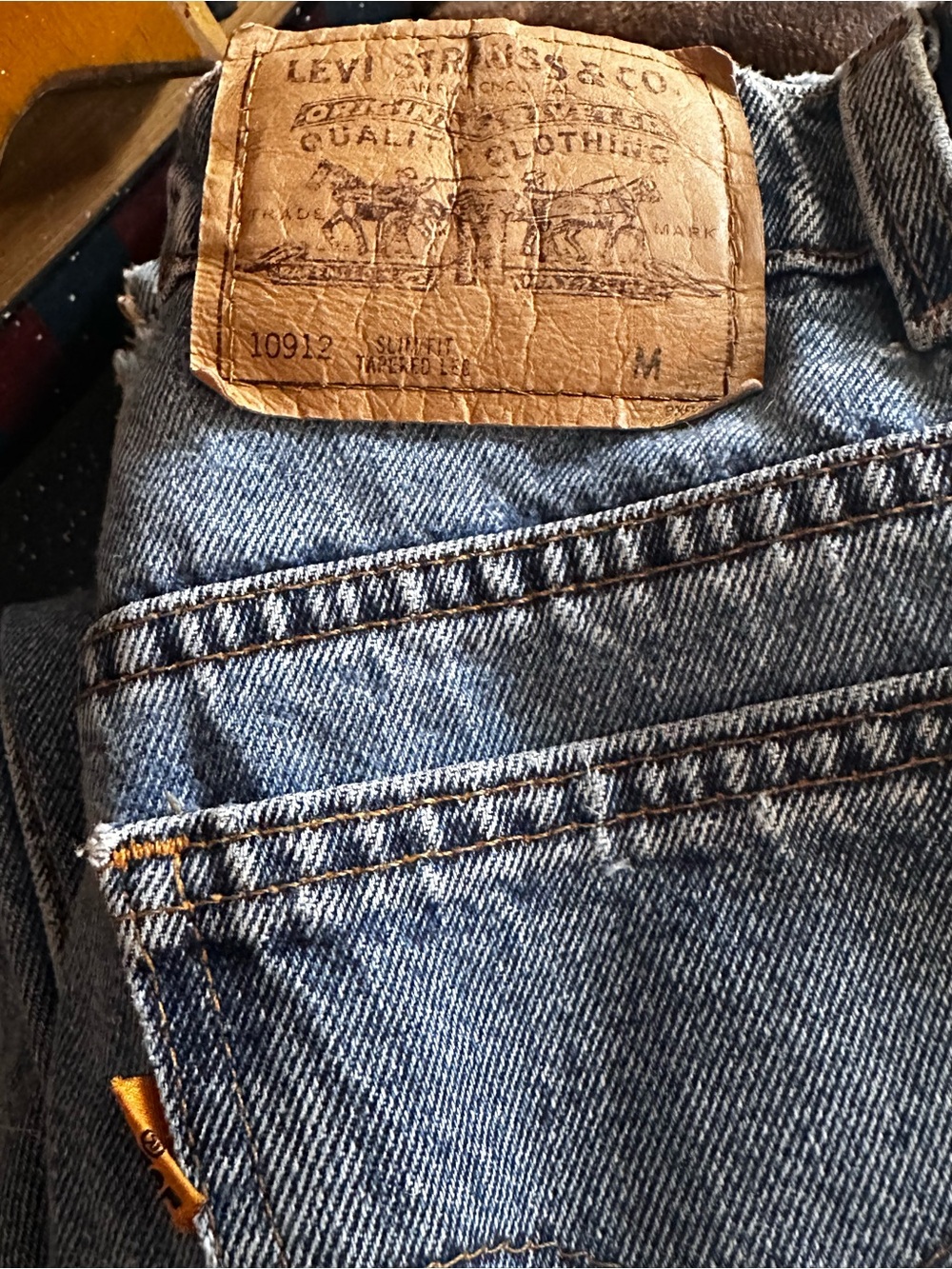 Vintage 1991 Levi's Women's Blue Straight Leg Jeans with Leather Patch
